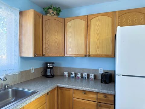 Coffee station, toaster, ample counter space