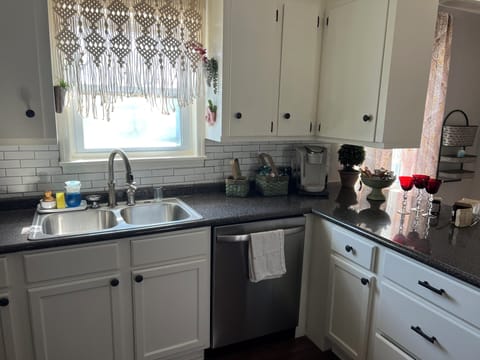 Bar with 2 tall barstools