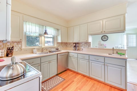 Hartwell Vacation Rental | 3BR | 2BA | Steps Required | 2,480 Sq Ft