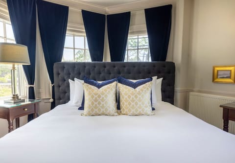 King size bed
