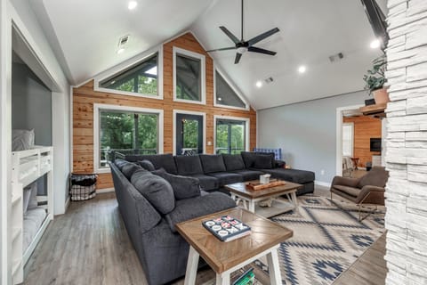 Living Area - cozy couch - additional sleeping space