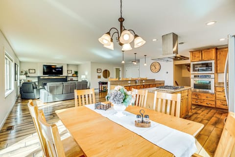 Dining Room | 3rd Floor | Dishware & Flatware
