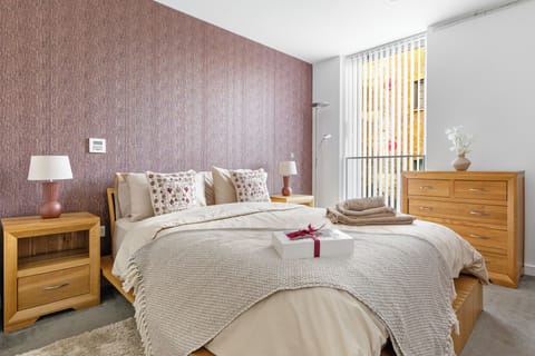 Bedroom 1 - King Bed