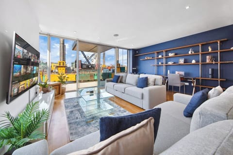 Stunning unobstructed views of London, including Gherkin and Tower Bridge