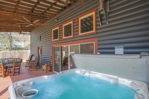 Rustic Retreat - Covered Hot Tub