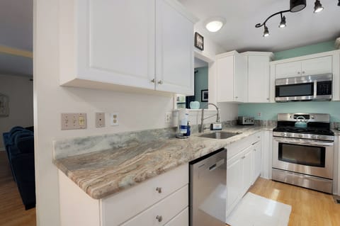 La Clairiere - Abundant Counterspace