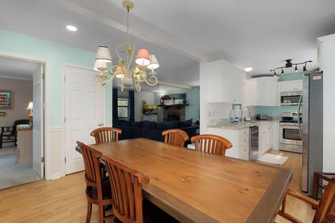 La Clairiere - Dining Table seating up to 8