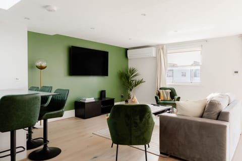 Living Room / Lounge