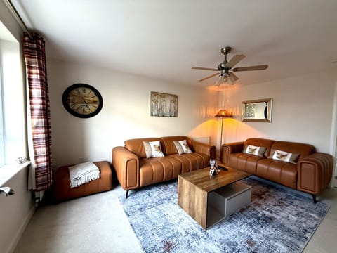 Living Room / Lounge