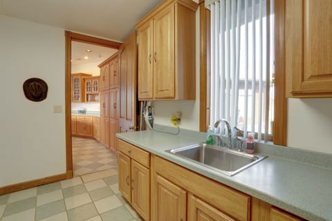 Laundry Area | Washer/Dryer | Wet Bar