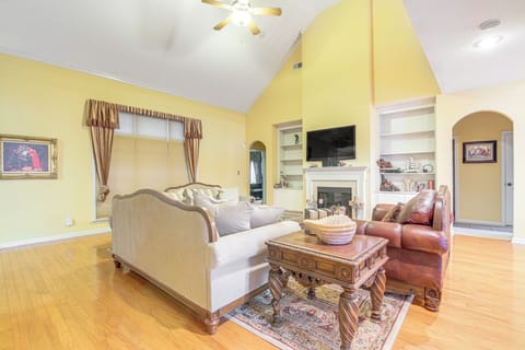 Memphis Vacation Rental | 4BR | 4BA | 3,812 Sq Ft | 2 Steps Required