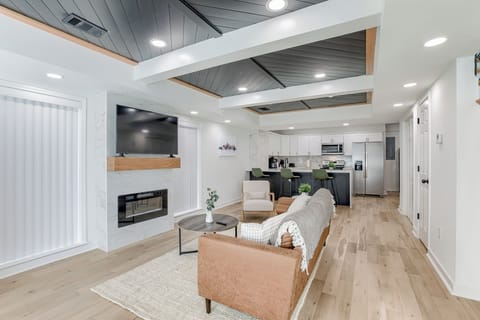 The open-plan layout includes a fully equipped kitchen and dining area, making it perfect for socializing and relaxing.