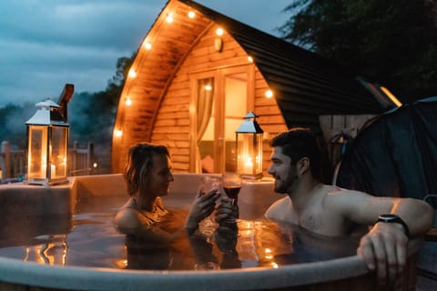 Hot Tub / whirlpool bath (Outdoor)