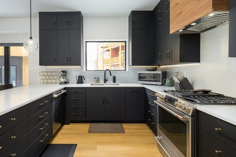 Fully Stocked Chefs Kitchen