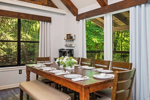 Breakfast, lunch, dinner, plenty of room for everybody at the dining table