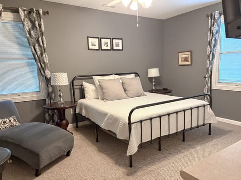 Discover the charm of Caboose Suite, your cozy getaway in the heart of downtown.