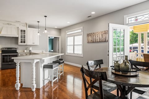 Prepare gourmet meals in the full kitchen, equipped with everything you need.