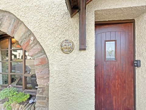 The Old Forge Cottage with free street parking