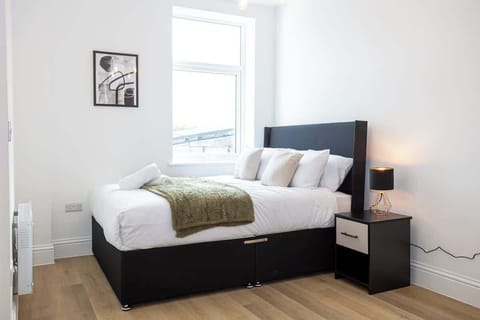 The bedroom benefits from a luxury en-suite bathroom, a king-size bed and plenty of storage.