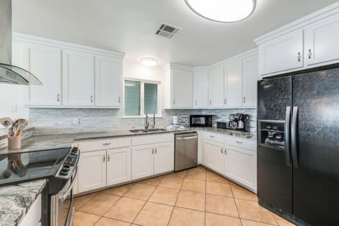 West building - Fully equipped kitchen for gourmet cooking with a Duo coffee maker