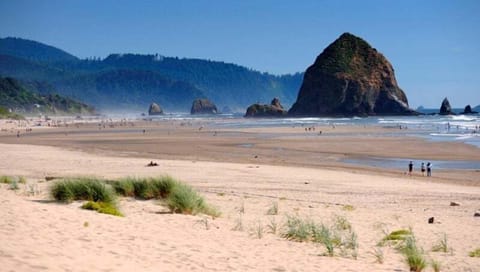 Short walk to the beach and Haystack Rock