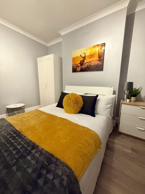 Bedroom 1 (1)