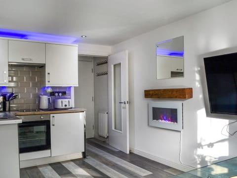 Open plan living space | Holly&rsquo;s Apartment, Beverley