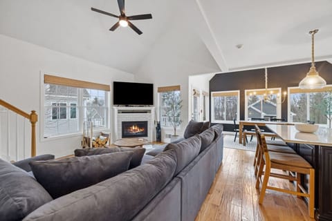 Open concept, modern, newly renovated