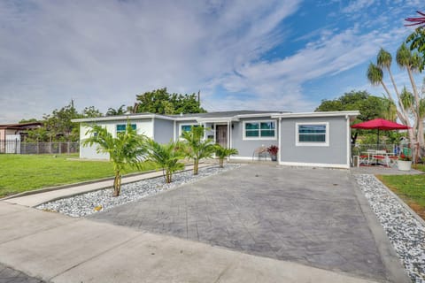 Miami Vacation Rental | Studio | 1BA | 400 Sq Ft | Small Step for Entry