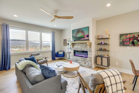 Rossville Vacation Rental | 3BR | 2.5BA | 1,500 Sq Ft | Stairs Required