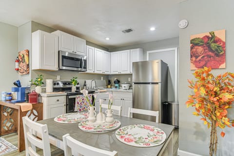 Kitchen | Dining Table | Dishware & Flatwware