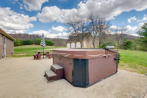 Laurelville Vacation Rental | 4BR | 2BA | 2,000 Sq Ft | 4 Stairs to Access