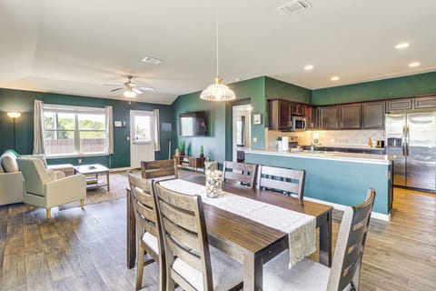 Dining Room | Single-Story Home | Dishware & Flatware