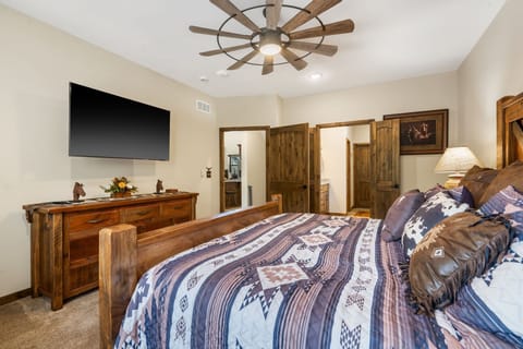 Master Bedroom with 6 Draw Dresser and Luggage Rack