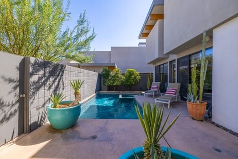 Dive into relaxation at our stunning pool area! Surrounded by lush greenery, this inviting oasis features cozy lounge chairs and a shimmering blue pool. Perfect for sunbathing, refreshing swims, or evening gatherings under the stars.