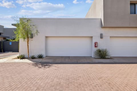 Welcome to your desert oasis! ✨ This stunning home features modern architecture and lush landscaping, perfect for relaxing or entertaining. Enjoy breathtaking sunsets and unwind in style. Your getaway starts here—let the adventure begin!