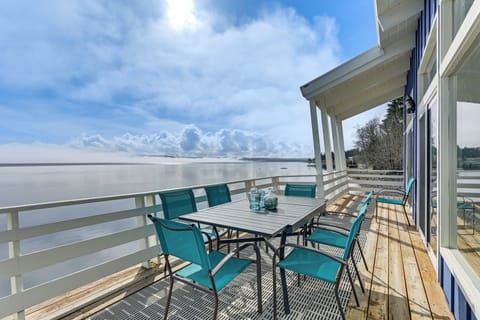 Shelton Vacation Rental | 3BR | 2BA | 2,000 Sq Ft | Stairs Required