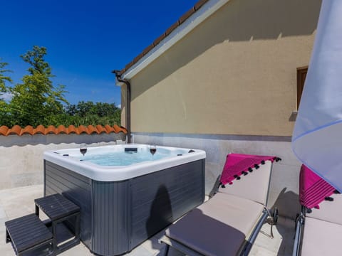 Swimming Pool, Resort, Composite Material, Outdoor Furniture, Eco Hotel, Bathtub, Shade, Plumbing Fixture, Hotel