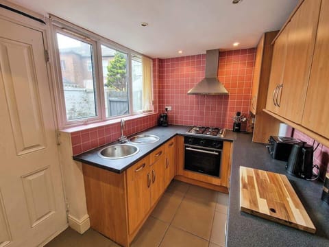 Perfect for home cooked meals or take-aways from Deliveroo :)