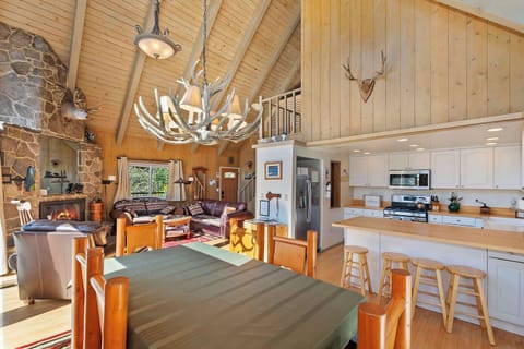 Make mealtime memories together at the dining table, seating 6