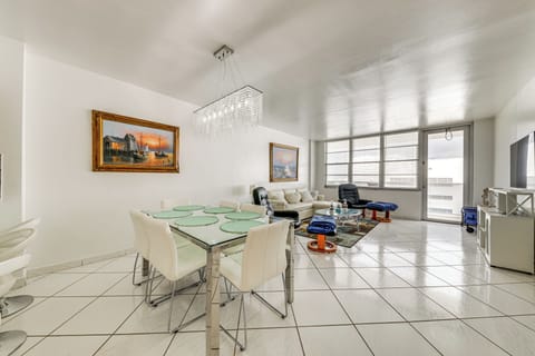 Hollywood Vacation Rental | 1BR | 1.5BA | 895 Sq Ft | Step-Free Access