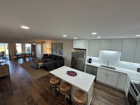 Photo from the entrance showing the kitchen and living space.