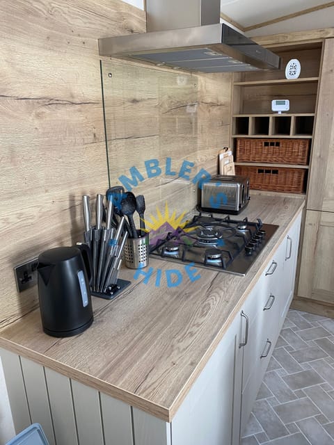 5 ring Gas Hob, Kettle & Toaster