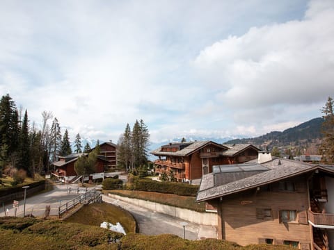 Building, House, Architecture, Home, Residential Area, Roof, Cottage, Slope, Village, Siding