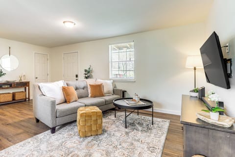 Fayetteville Vacation Rental | 2BR | 1BA | 900 Sq Ft | 4 Steps to Enter