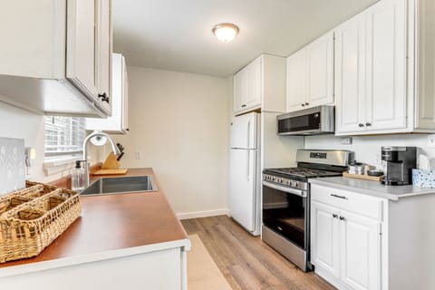 Kitchen | Cooking Basics | Drip & Keurig Coffee Makers | Blender | Microwave