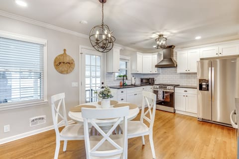 Kitchen | Dishwasher | Drip Coffee Maker | Breakfast Bar | Main Level