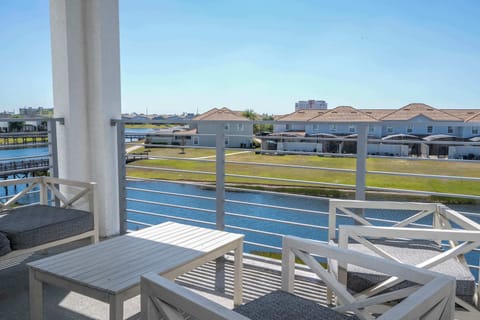Balcony View: Chill out on the balcony with serene water views—sunsets hit different from here. 🌅