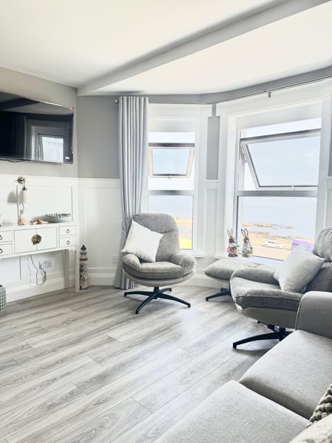 Sea Glass Lounge 