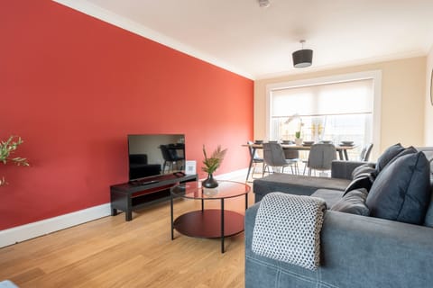 Living Room / Lounge